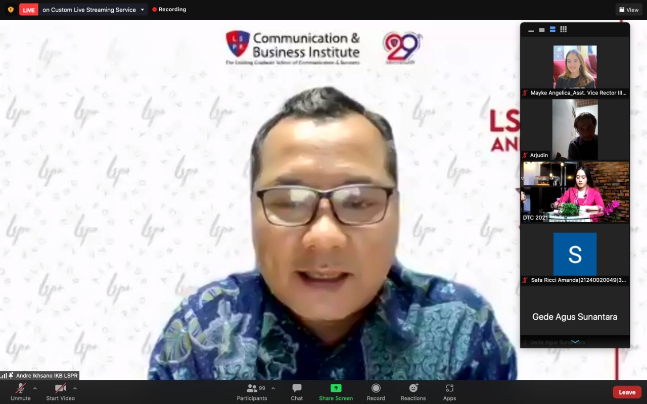 Dr. Andre Ikhsano Rektor LSPR membuka awarding
