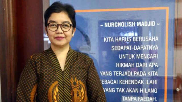 Dr. Iin Mayasari