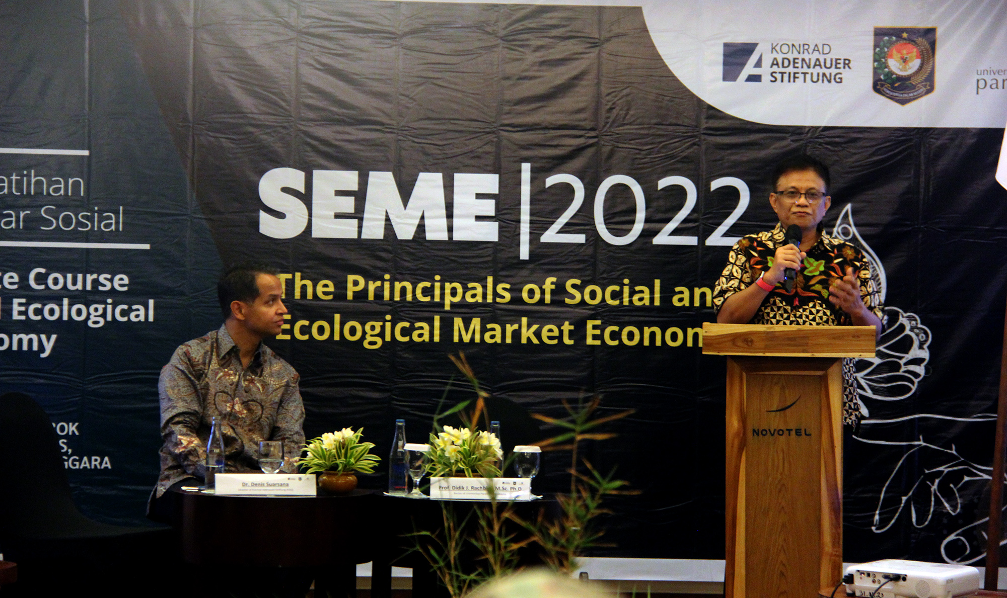 Program Pelatihan Ekonomi Pasar Sosial 7-11 Agustus 2002 di Mandalika, Lombok, NTB.