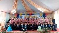 Sesi foto bersama Wisudawan dan Guru SD Al Fajri